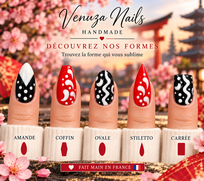 Nail art Geisha rouge, noir et blanc avec motifs graphiques et détails blancs, press-on nails artisanaux, 