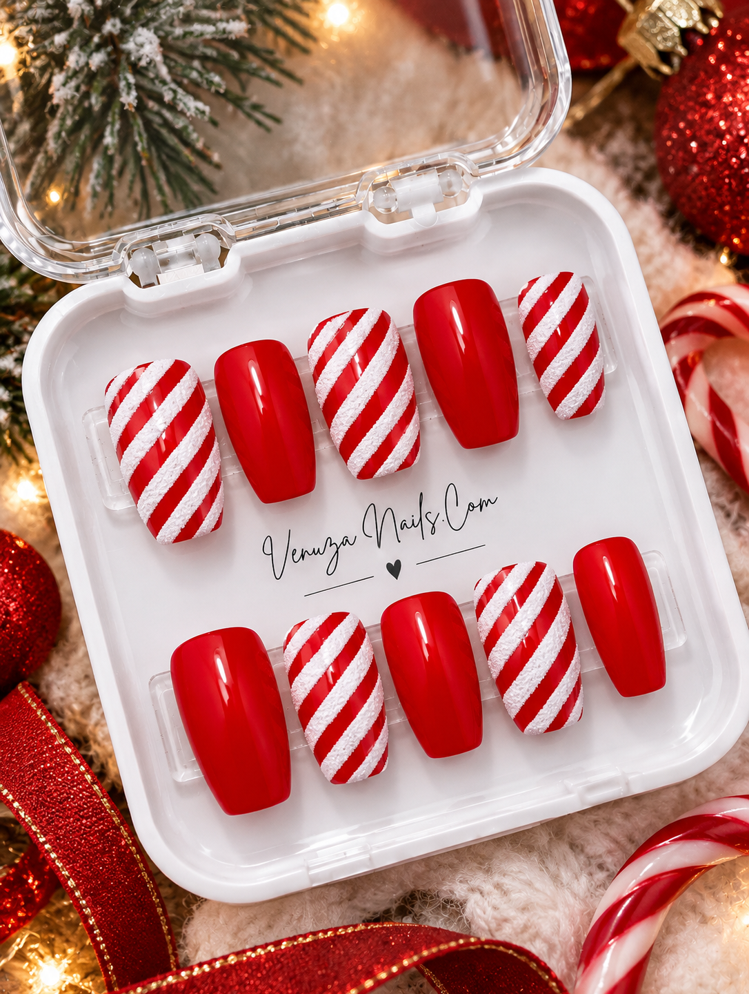Nail art Noël rouge et blanc inspiration sucre d'orge Candy Cane par Venuza Nails