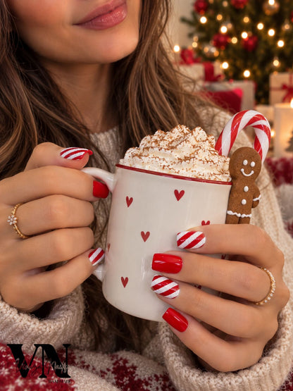 Nail art Noël rouge et blanc inspiration sucre d'orge Candy Cane par Venuza Nails