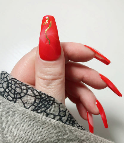 faux-ongles-rouges-french-manucure-rouge-marbre-gold-2