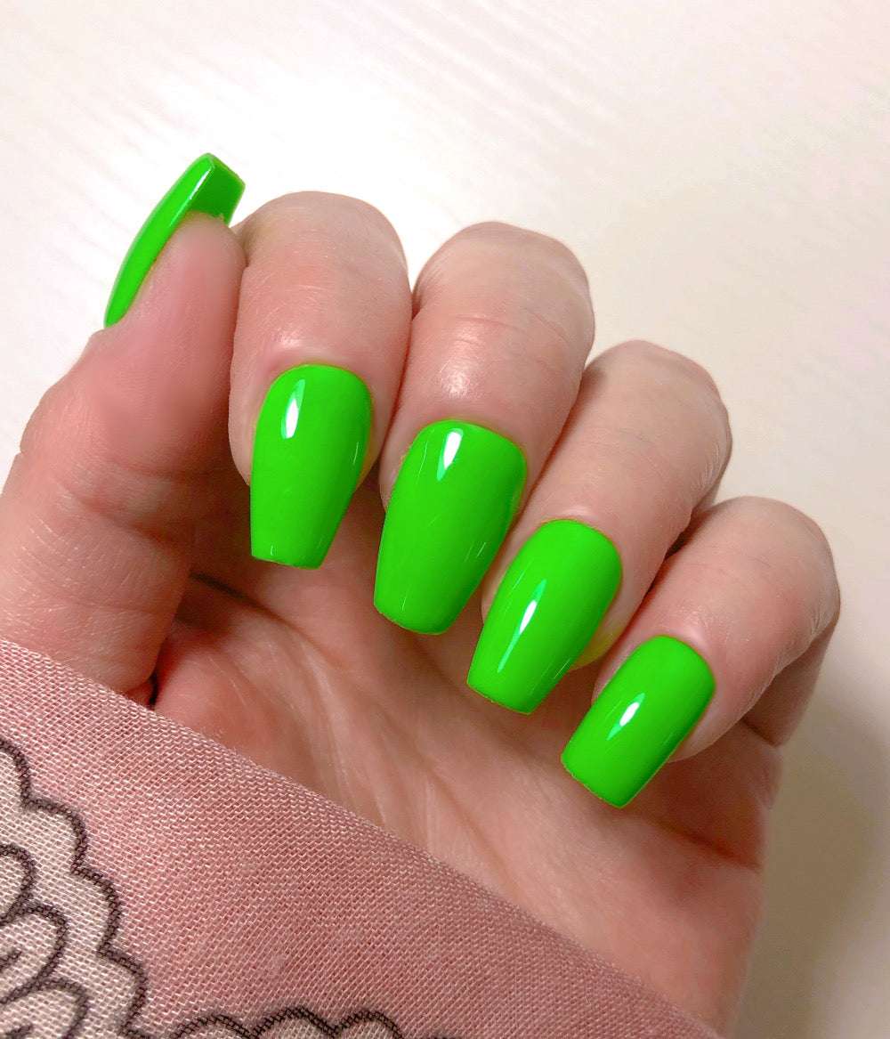 Apple Girl - Venuza Nails