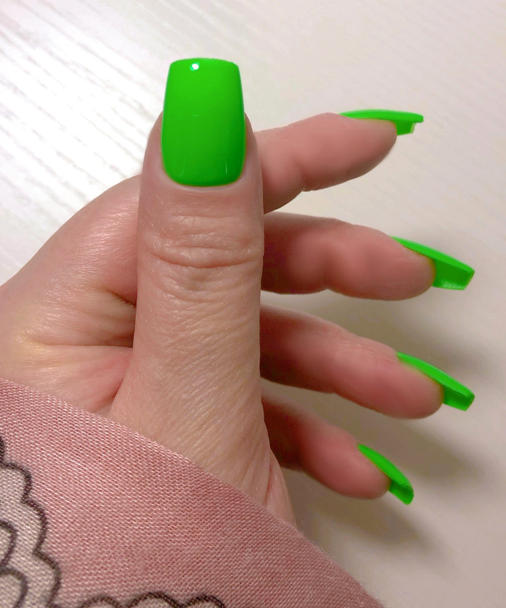 Apple Girl - Venuza Nails