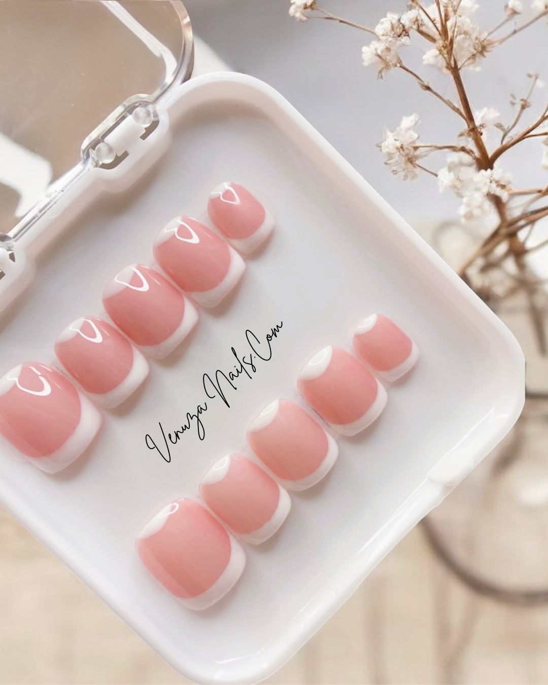 set de dix ongles french manucure en carré court avec lunule, chic et classy