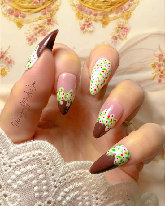 Faux ongles Popcake, motif gourmand chocolat et confettis multicolores – Venuza Nails