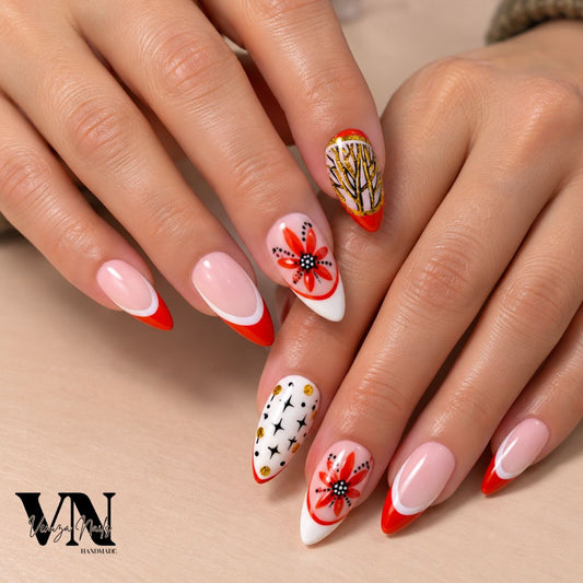 Press-on nails Tania avec French rouge, fleurs et détails dorés