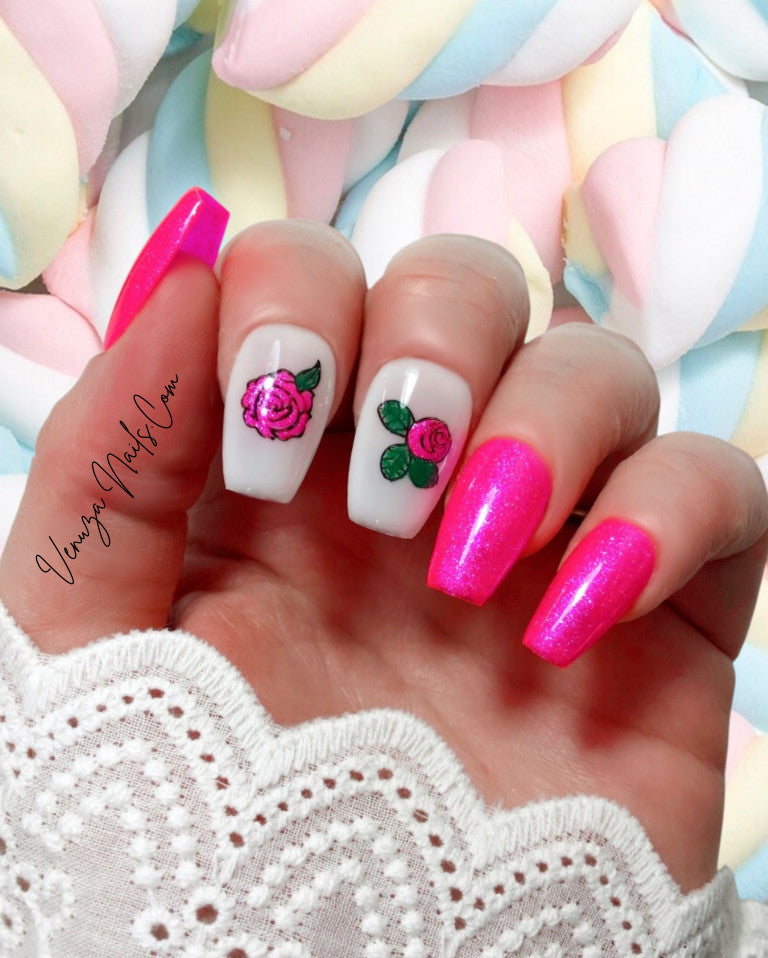 press-on-nails-fuchsia-blanc-laiteux-roses-divine-fuchsia
