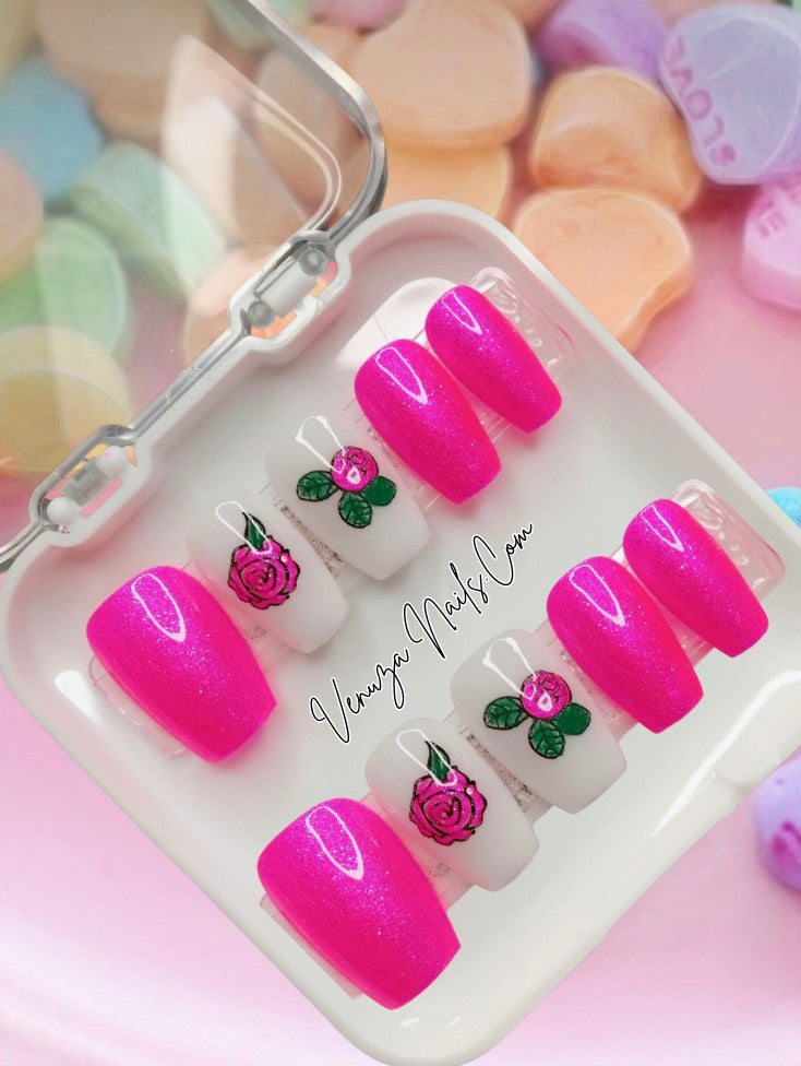 press-on-nails-fuchsia-blanc-laiteux-roses-divine-fuchsia
