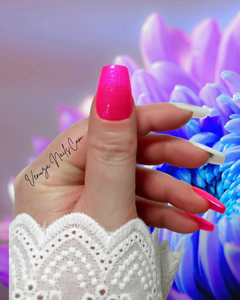 press-on-nails-fuchsia-blanc-laiteux-roses-divine-fuchsia