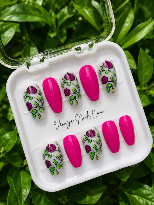 Romantica - Press-On Nails – Rosier Fuchsia sur Fond Blanc