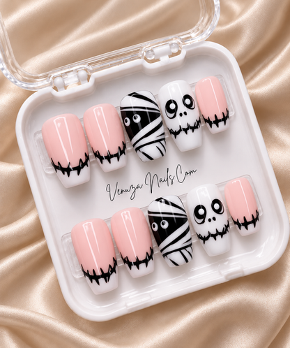 Press on nails Funny Momies rose et blanc avec motifs momies et coutures noires, manucure Halloween faite main