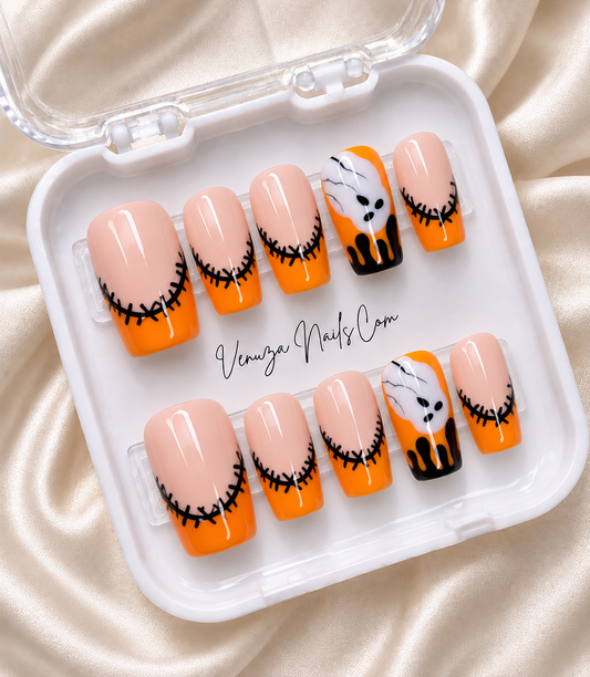 Faux ongles Halloween Boo! orange et nude avec motif fantôme