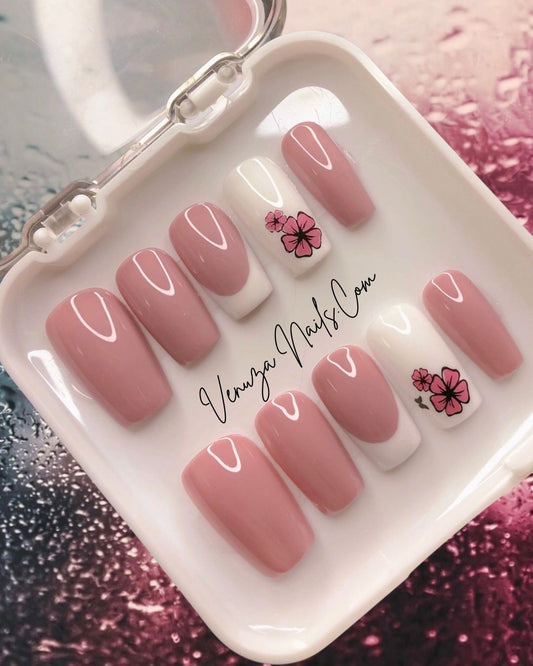 press-on-nails-hibiscus-rose-blanc-venuza-nails
