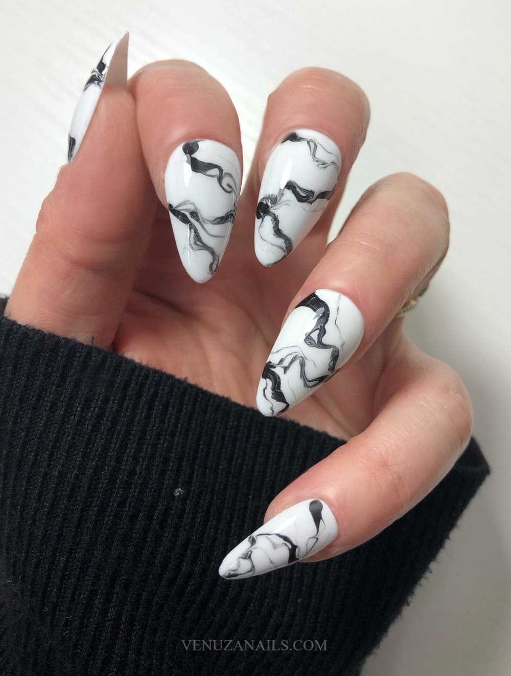 press-on-nails-marbre-blanc-et-noir-smoke_3