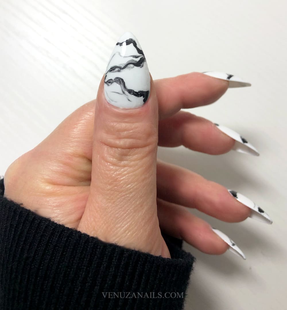 press-on-nails-marbre-blanc-et-noir-smoke_4