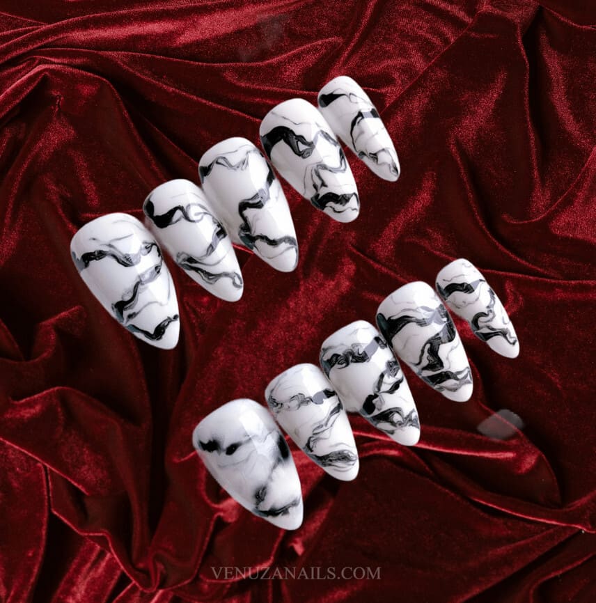 press-on-nails-marbre-blanc-et-noir-smoke_5