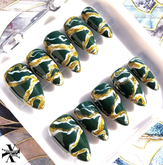 Amazonia - Press On Nails Marbre Vert et Or