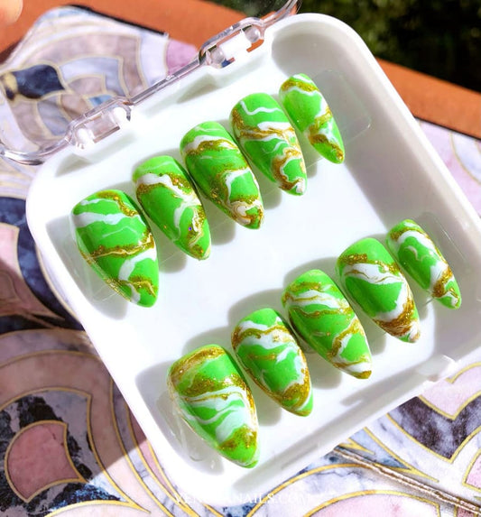 Prato - Press On Nails Marbre Vert Clair et Or