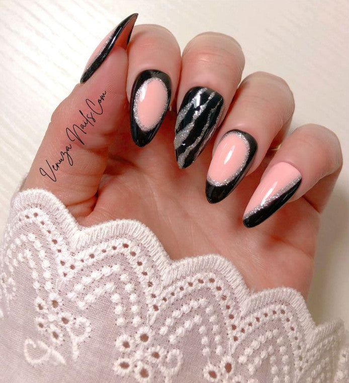 press-on-nails-noir-argenté-euphoria 