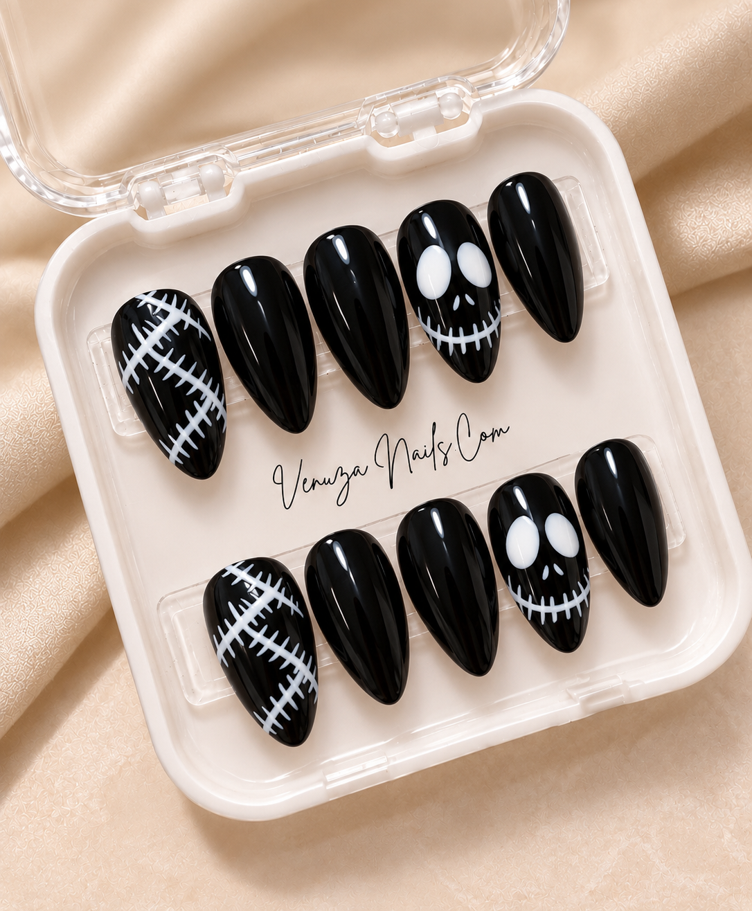 Press on nails Scary noirs avec coutures blanches et visage effrayant, nail art Halloween – Venuza Nails