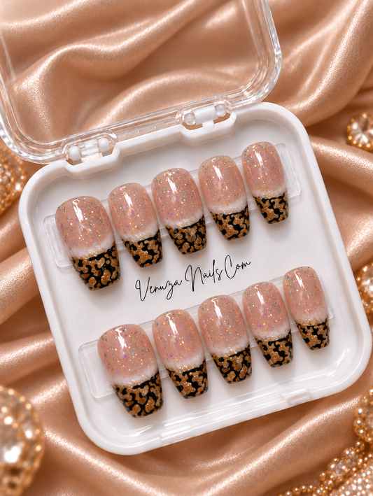 Indomptable - Faux Ongles Nude Glitters et French Léopard Doré