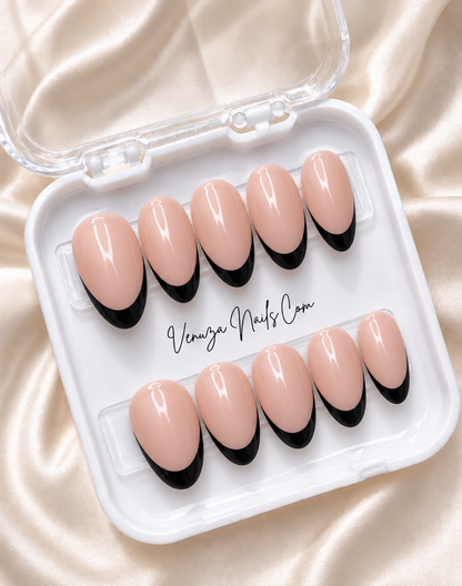 Ongles press-on ovales nude avec French manucure noir, longueur medium, Venuza Nails
