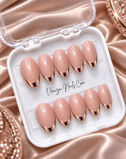 Ongles press-on ovales nude avec French manucure rosegold, longueur medium, Venuza Nails