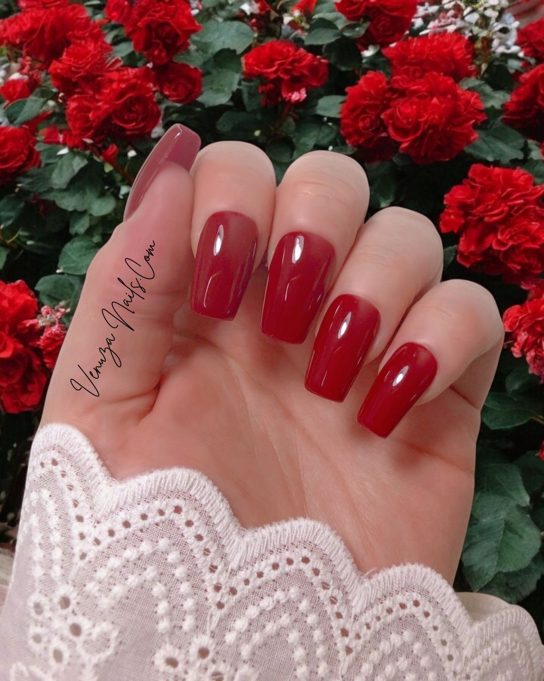 kit de press-on nails faits main rouge foncé, couleur unie, tres chic et féminins