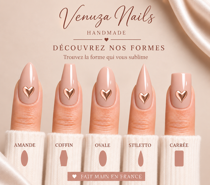 Modèle Vickie press-on nails nude disponible en formes amande, coffin, ovale, stiletto et carrée